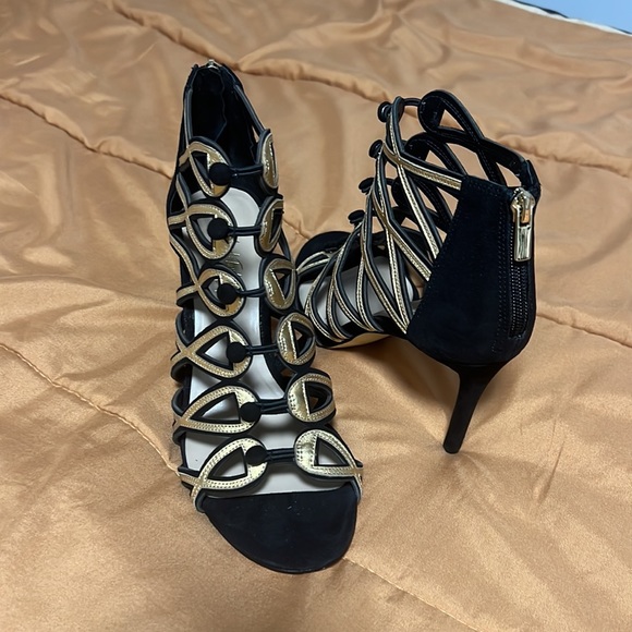 Lord & Taylor Black Suede Metallic Gold Gladiator Shoes Size 8 - Picture 2 of 8